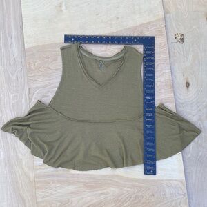 NWOT Free People Movement M Green Raw Hem Loose Tank